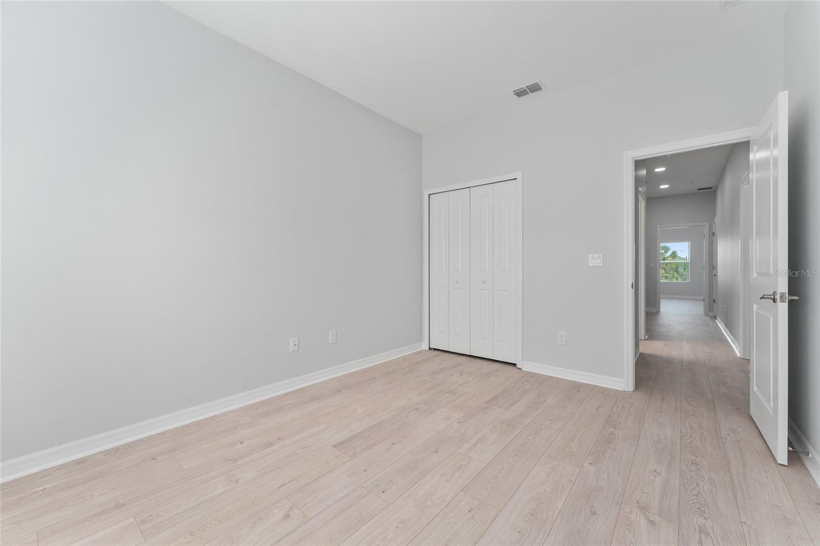 Image 26 of 41 For 288 Oak Avenue