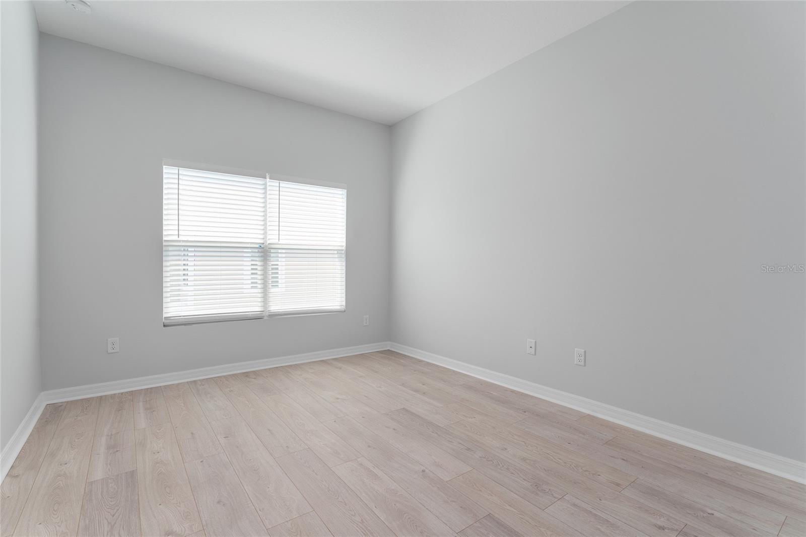 Image 29 of 41 For 288 Oak Avenue