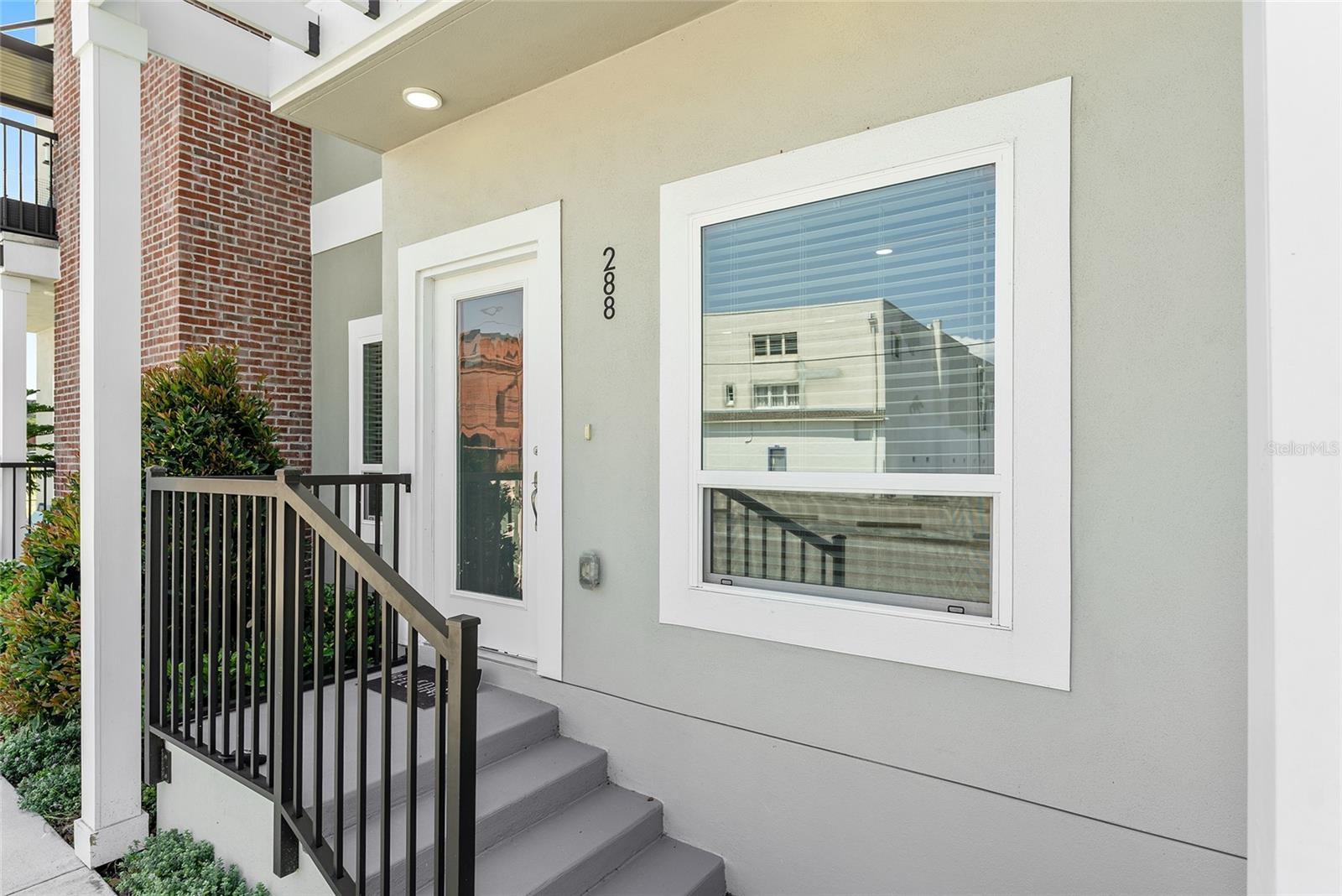 Image 3 of 41 For 288 Oak Avenue