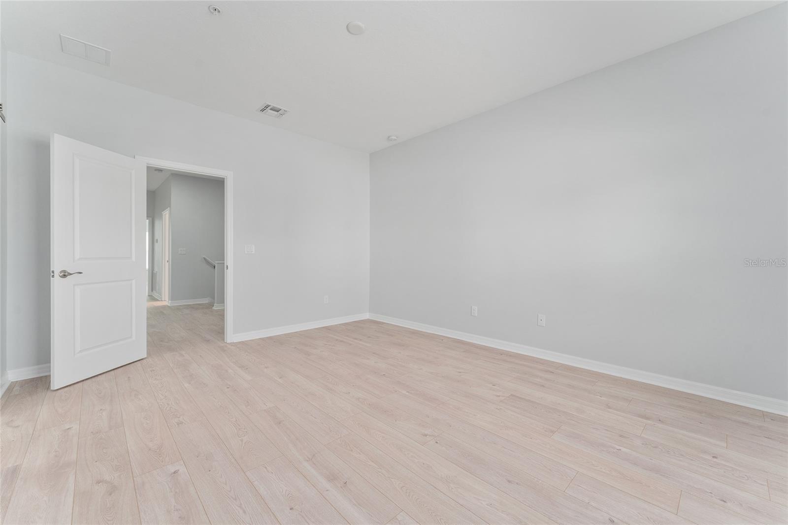 Image 31 of 41 For 288 Oak Avenue