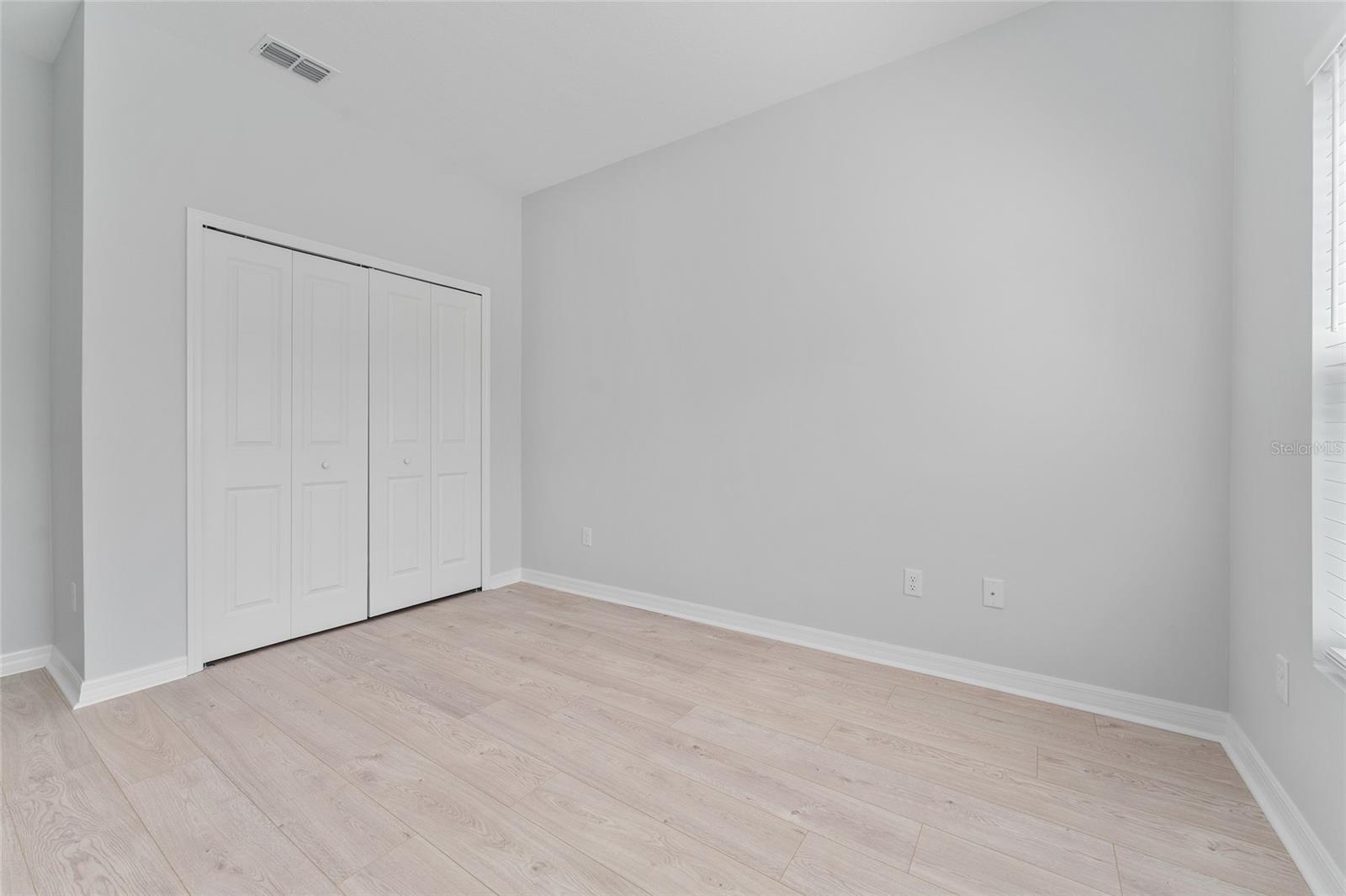 Image 32 of 41 For 288 Oak Avenue