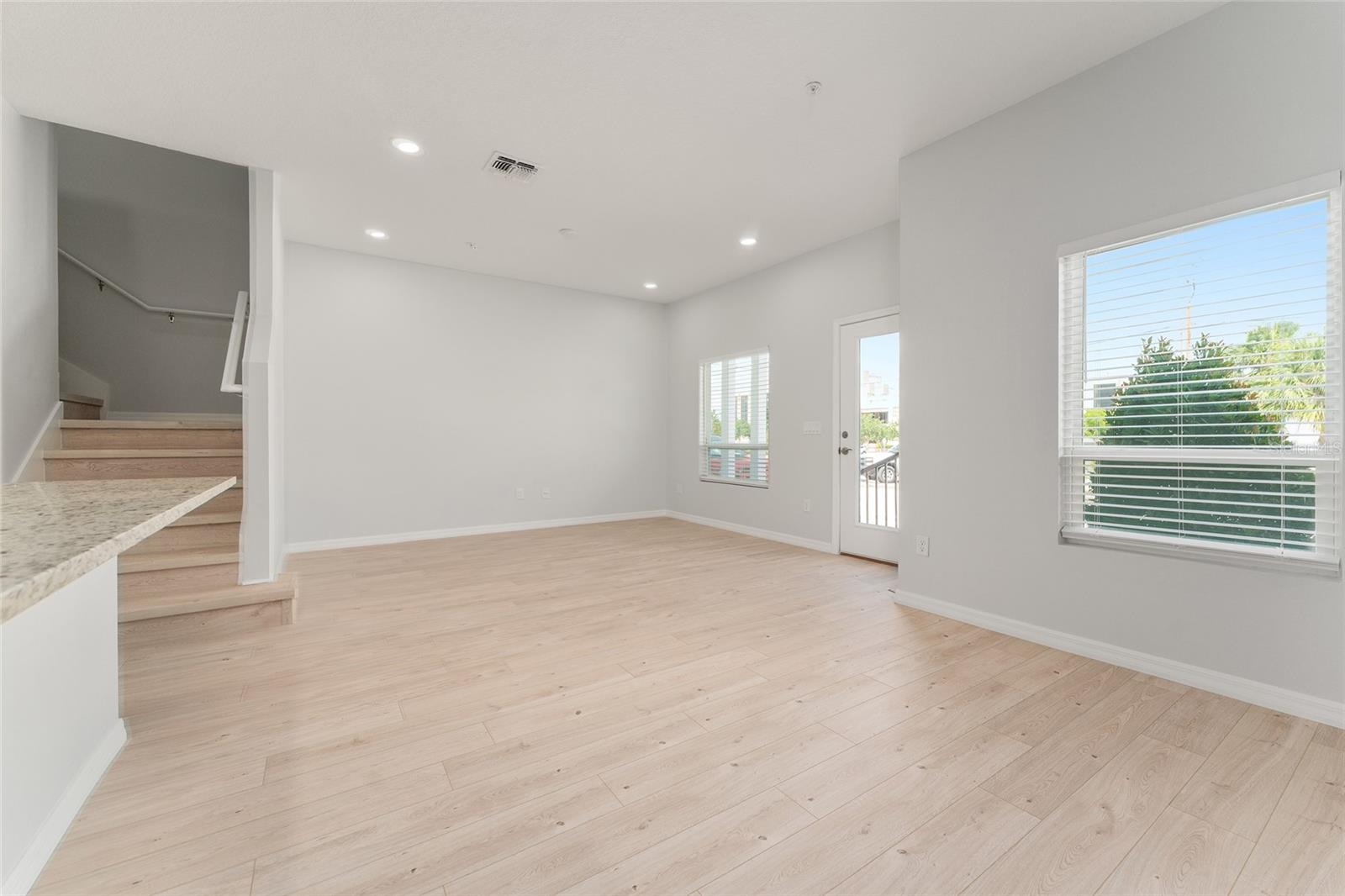 Image 5 of 41 For 288 Oak Avenue