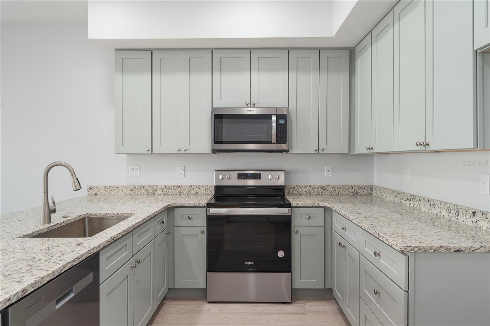 Image 7 of 41 For 288 Oak Avenue