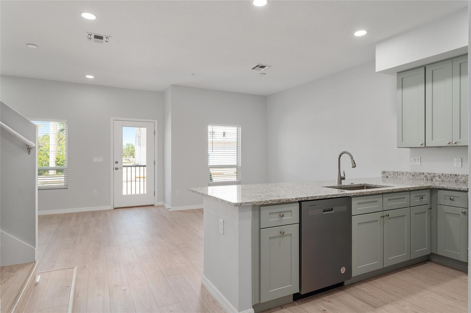 Image 8 of 41 For 288 Oak Avenue