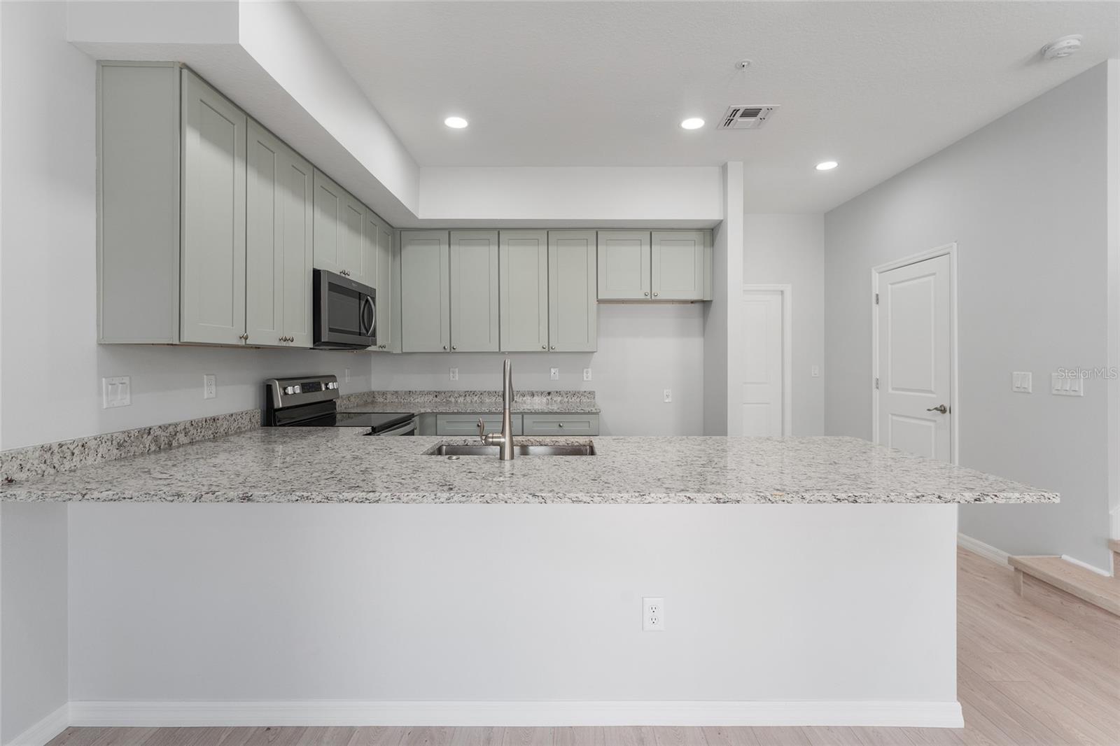 Image 9 of 41 For 288 Oak Avenue