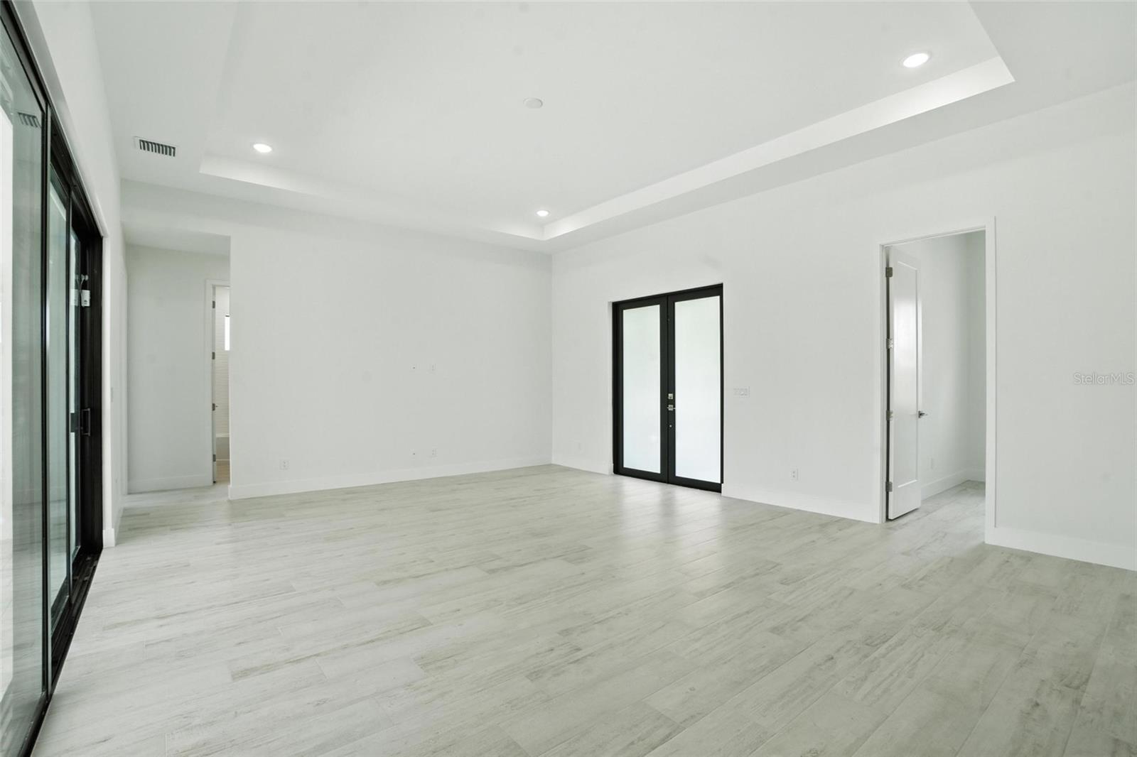 Image 17 of 55 For 8348 Walden Street