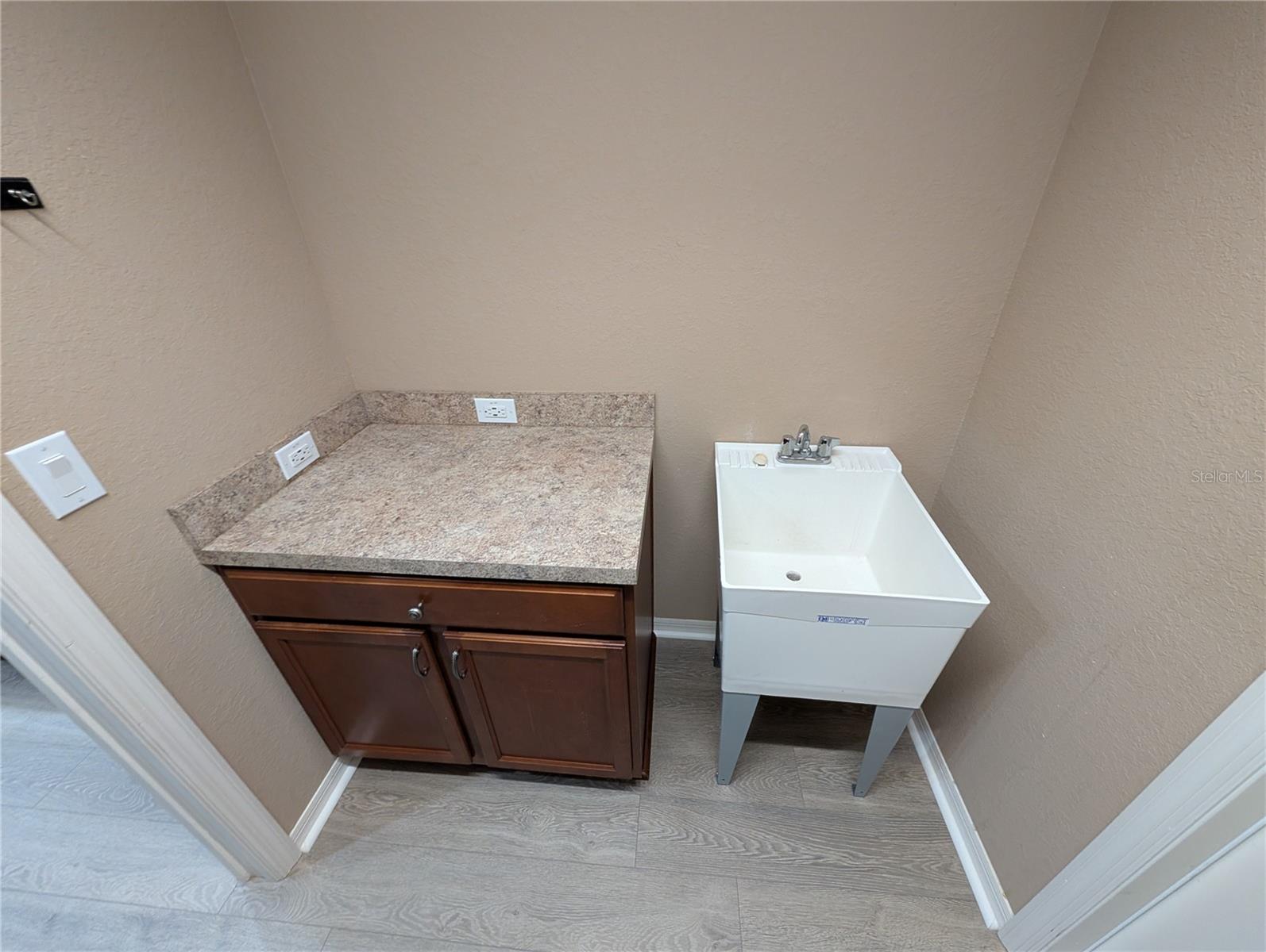 Image 18 of 21 For 722 Vineyard Reserve Court