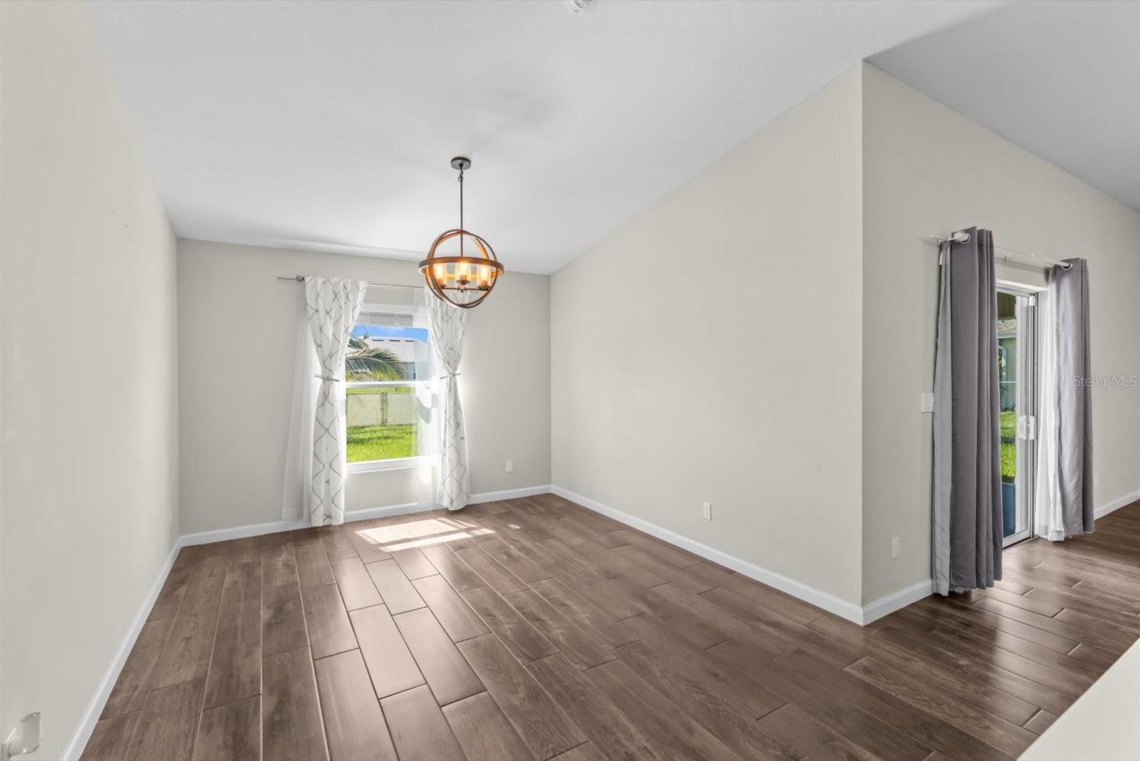 Image 11 of 33 For 512 Mccomb Avenue