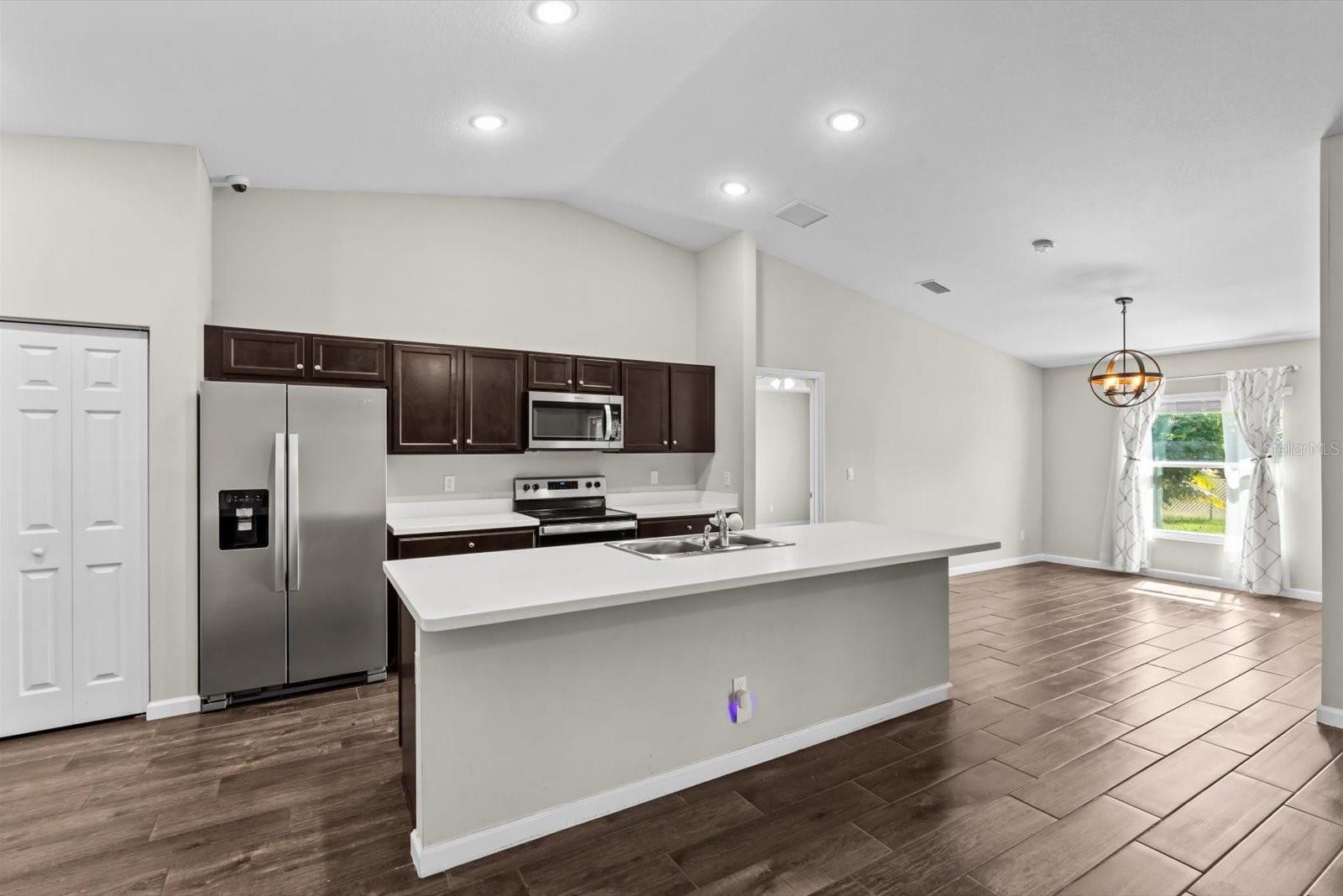 Image 5 of 33 For 512 Mccomb Avenue