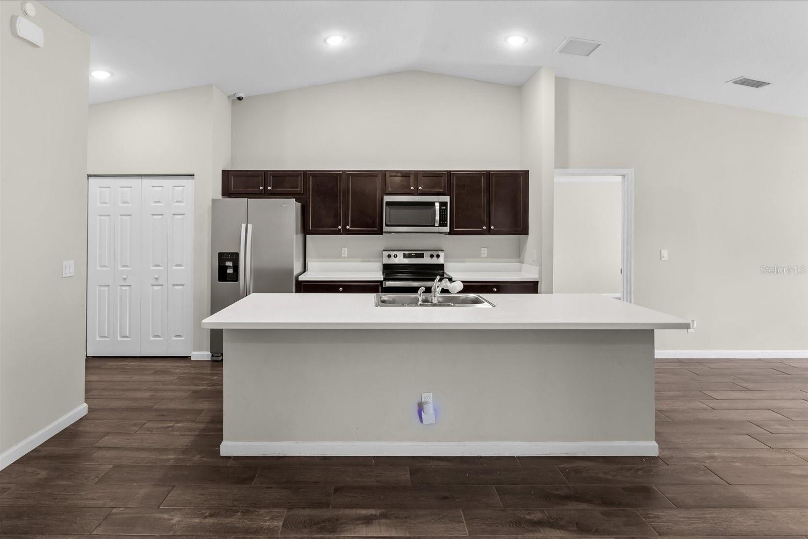 Image 7 of 33 For 512 Mccomb Avenue