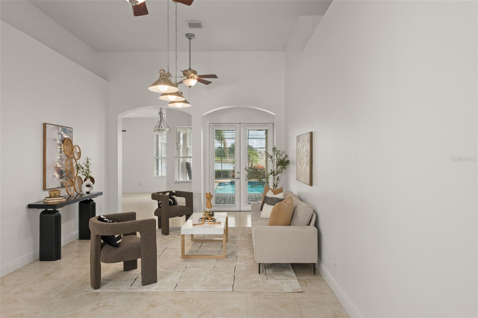 Listing photo id 12 for 889 Pickfair Terrace