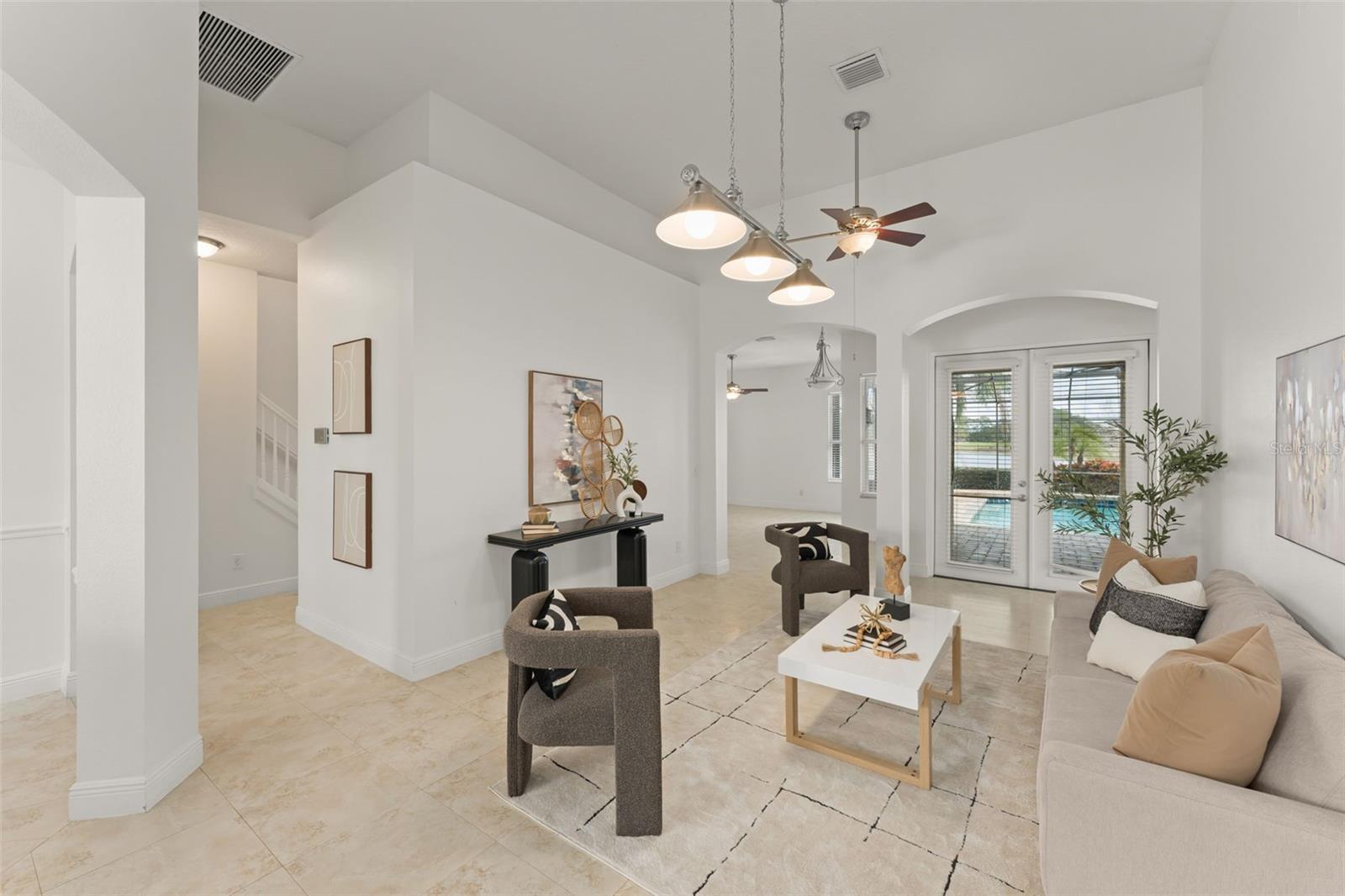 Listing photo id 13 for 889 Pickfair Terrace