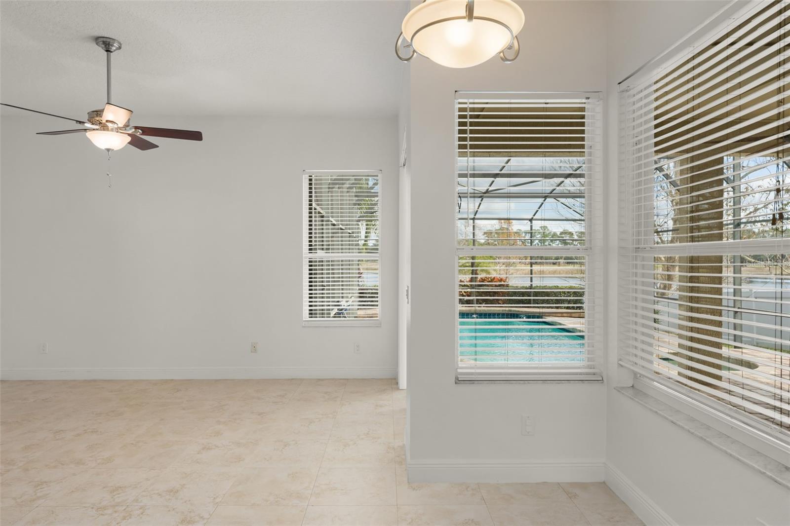 Listing photo id 20 for 889 Pickfair Terrace