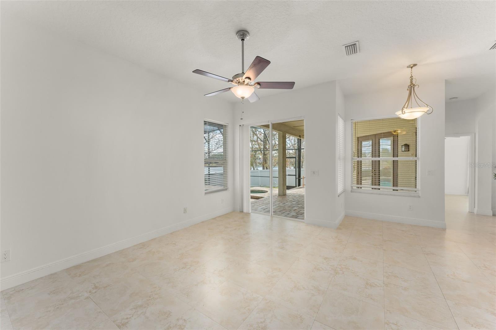 Listing photo id 22 for 889 Pickfair Terrace