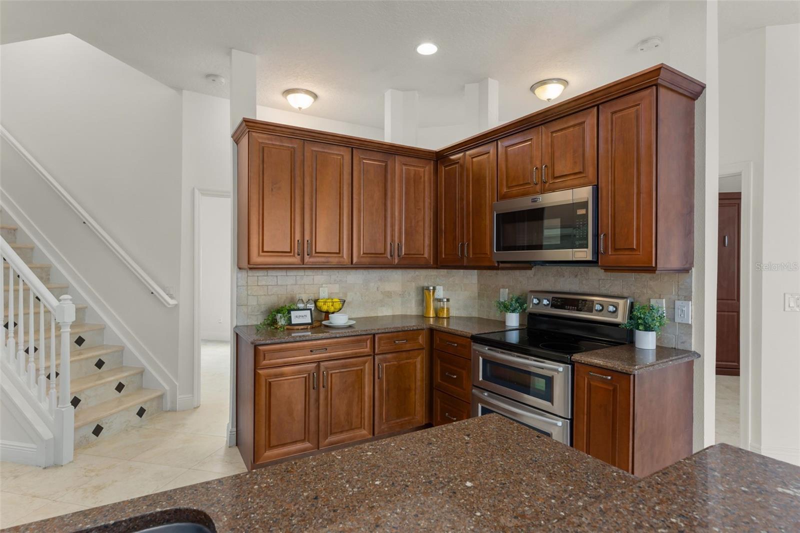 Listing photo id 26 for 889 Pickfair Terrace