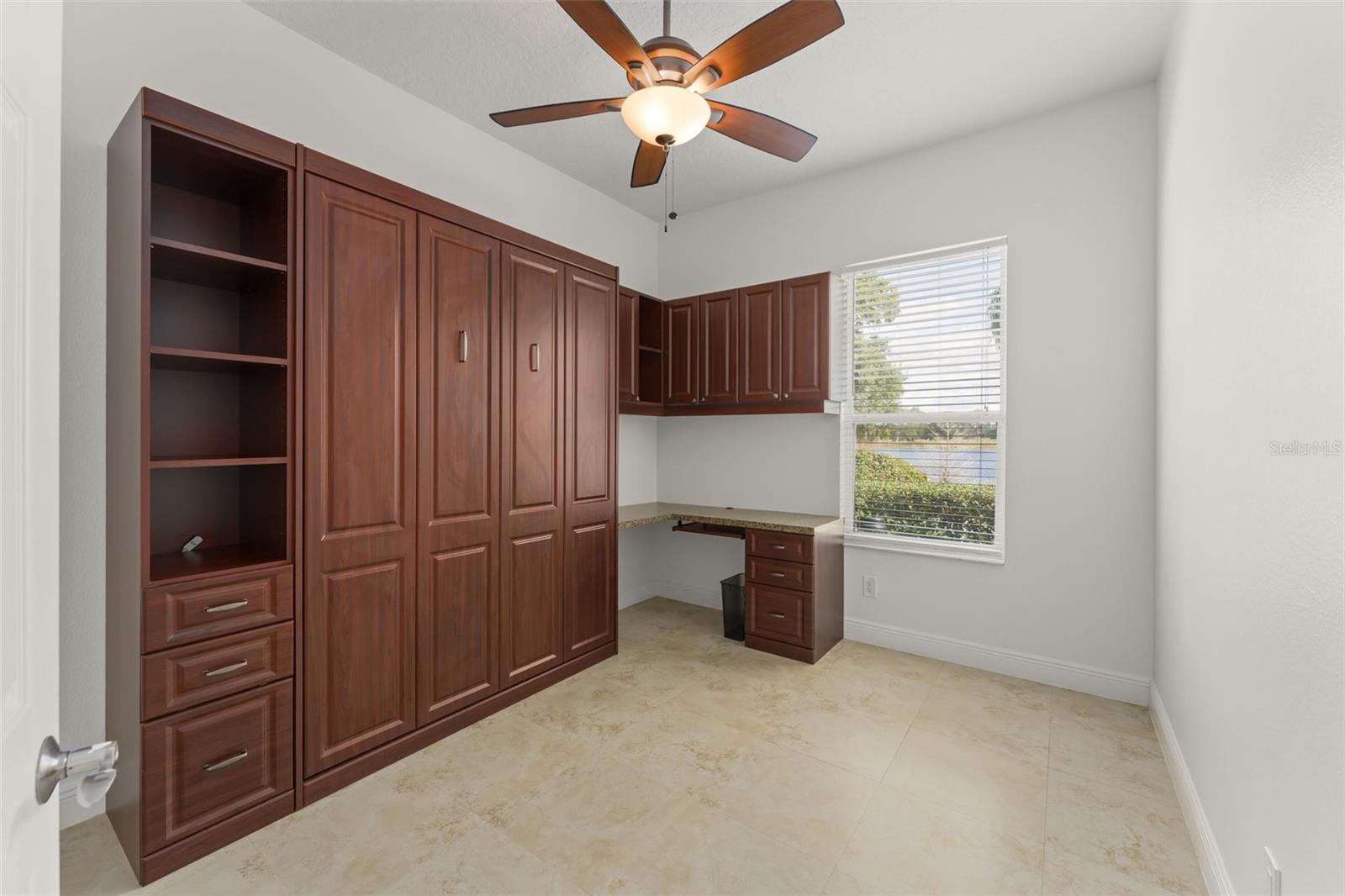 Listing photo id 29 for 889 Pickfair Terrace