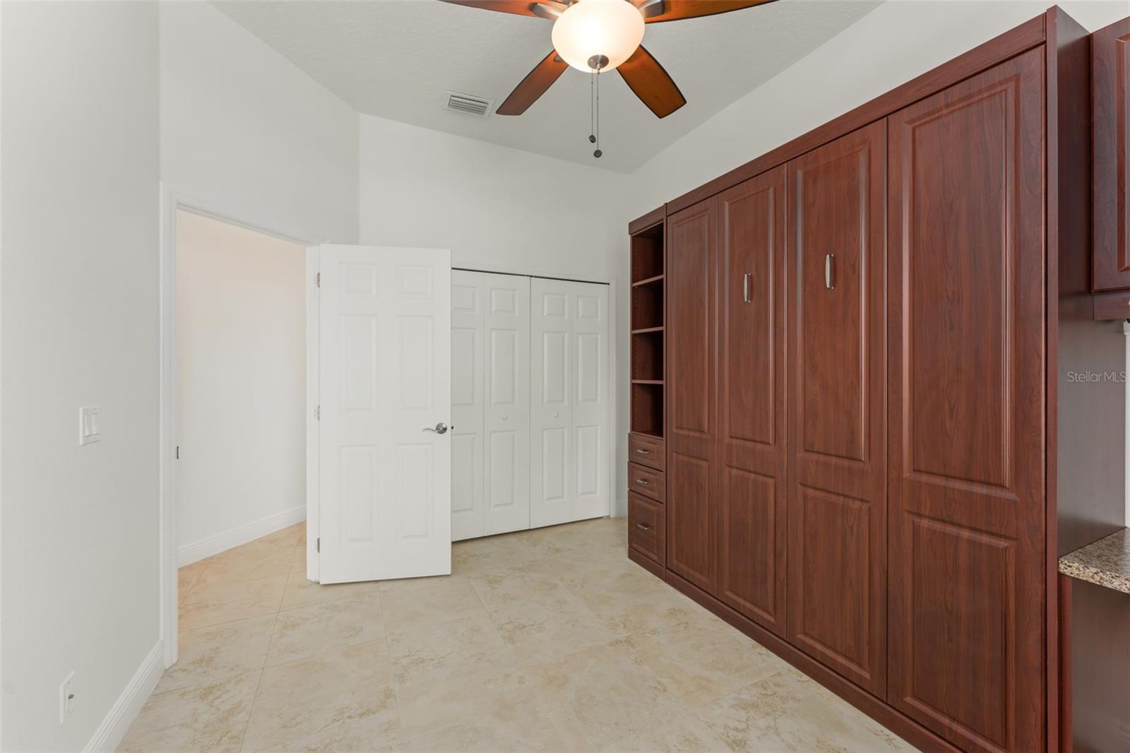 Listing photo id 30 for 889 Pickfair Terrace