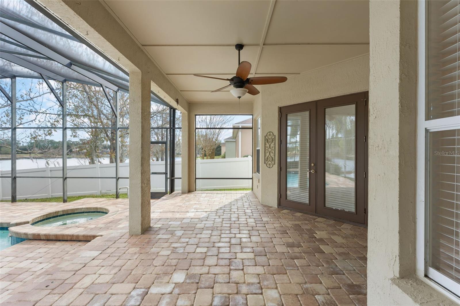 Listing photo id 37 for 889 Pickfair Terrace