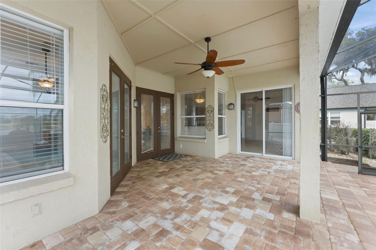 Listing photo id 40 for 889 Pickfair Terrace