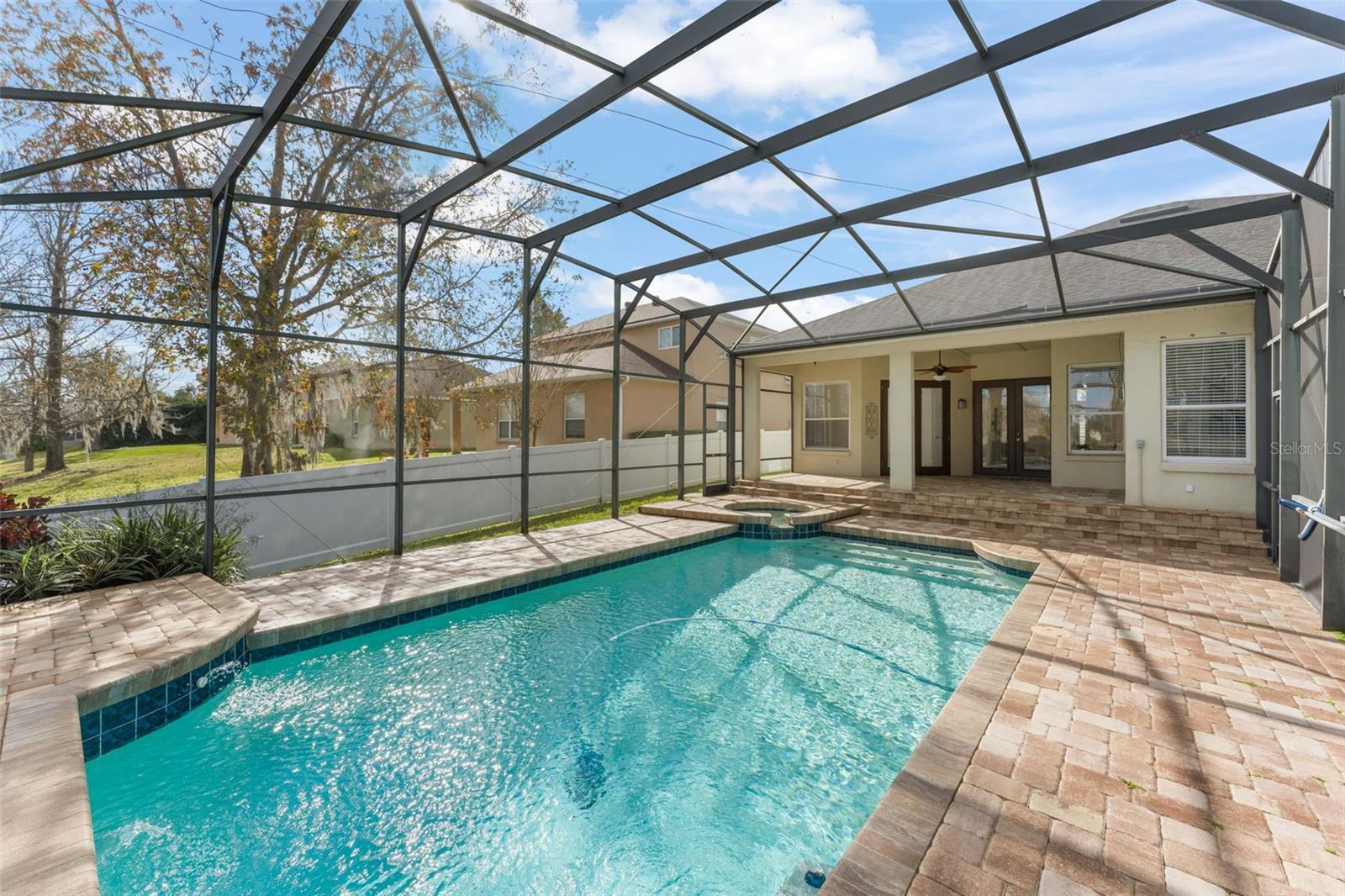 Listing photo id 44 for 889 Pickfair Terrace