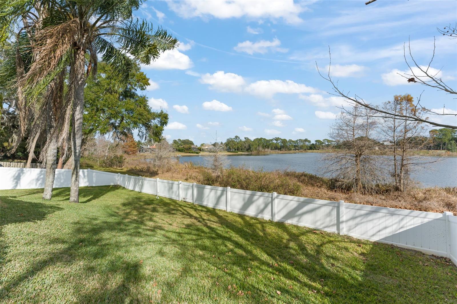 Listing photo id 49 for 889 Pickfair Terrace