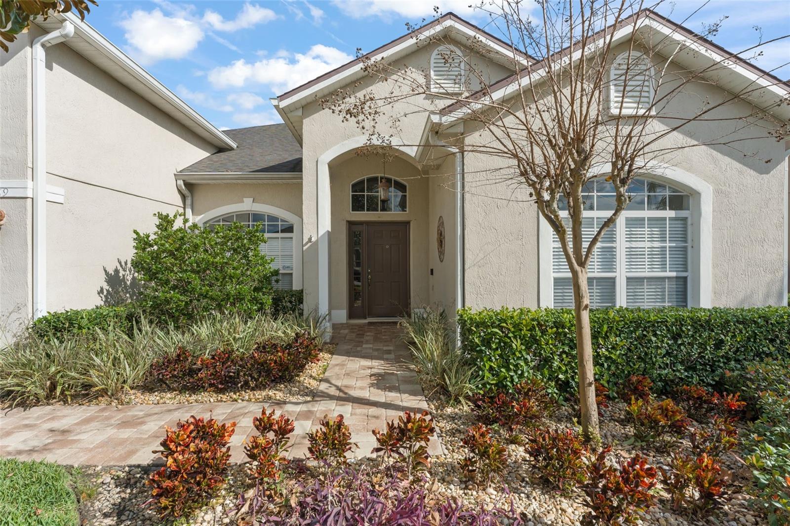 Listing photo id 50 for 889 Pickfair Terrace