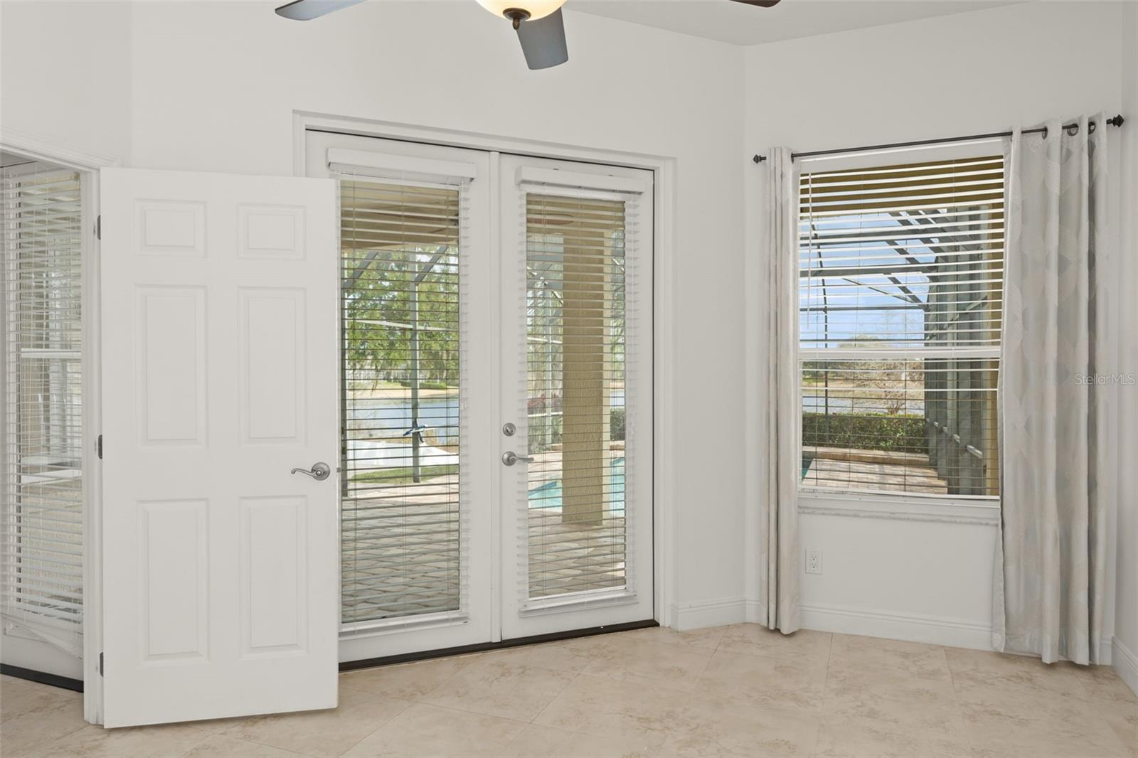 Listing photo id 7 for 889 Pickfair Terrace