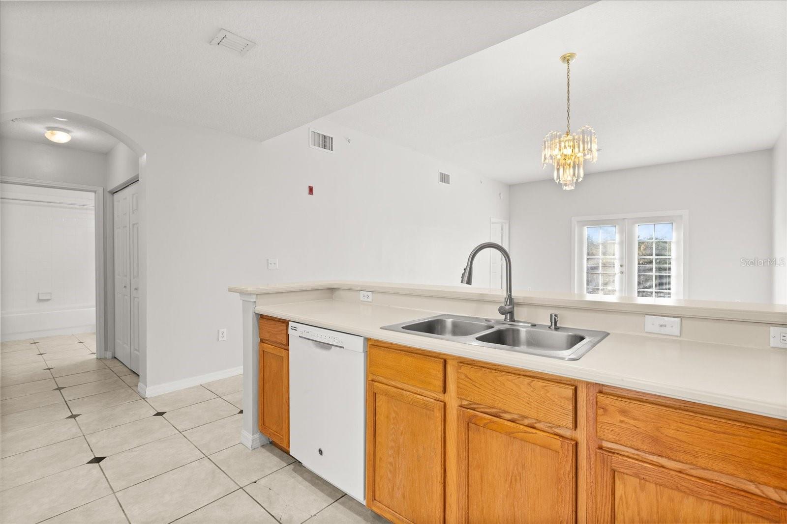 Image 11 of 30 For 909 Waterside Ln  307