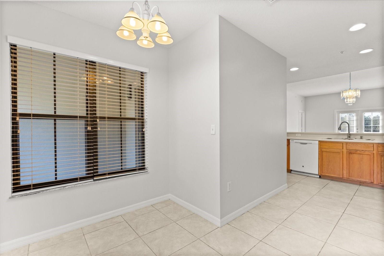 Image 7 of 30 For 909 Waterside Ln  307