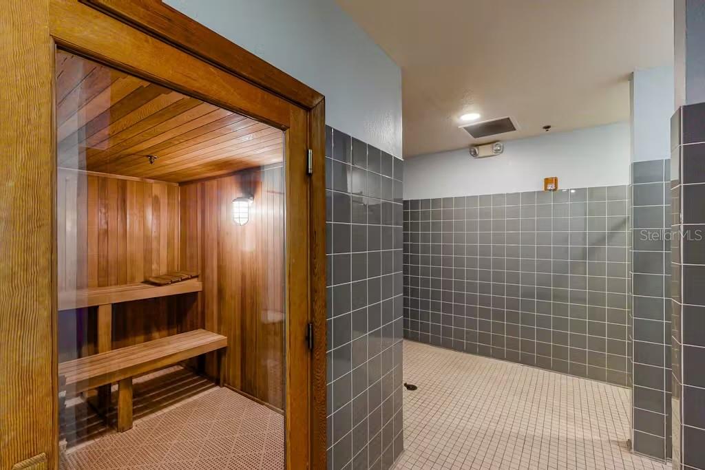 Image 25 of 47 For 903 Gran Bahama Boulevard 903