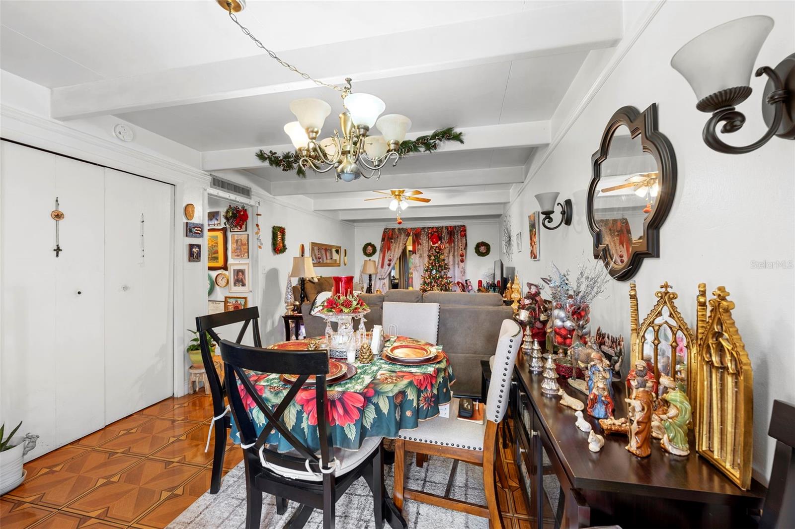 Image 22 of 48 For 601 Club Circle