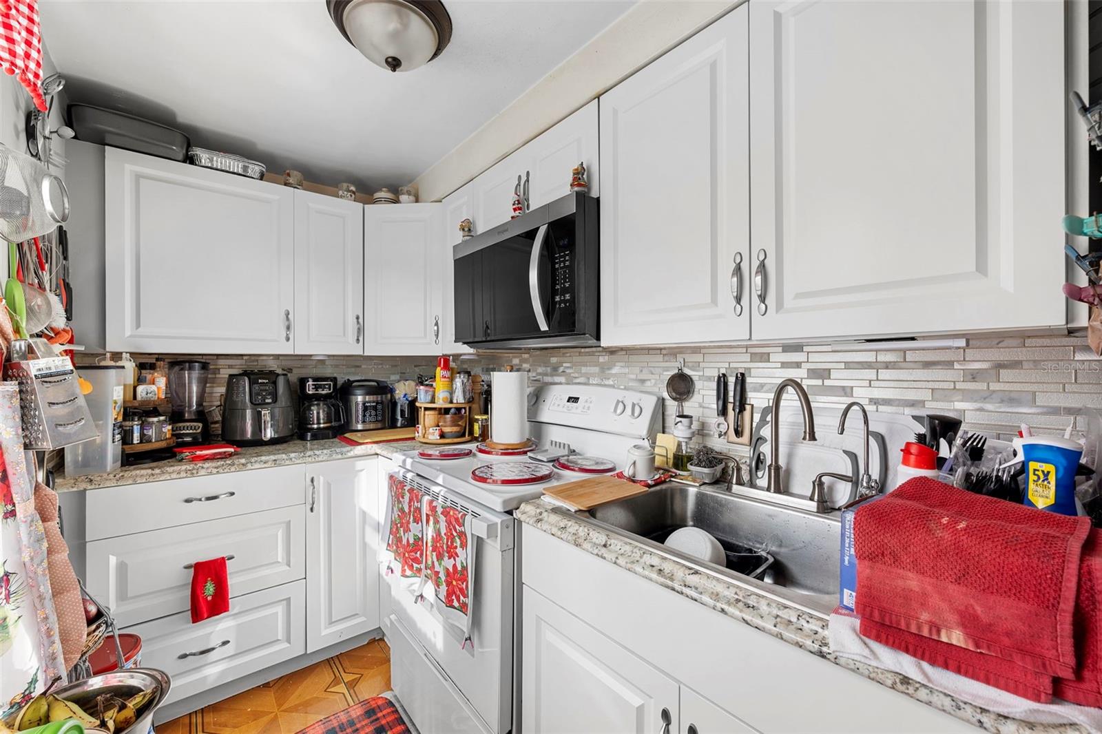 Image 24 of 48 For 601 Club Circle