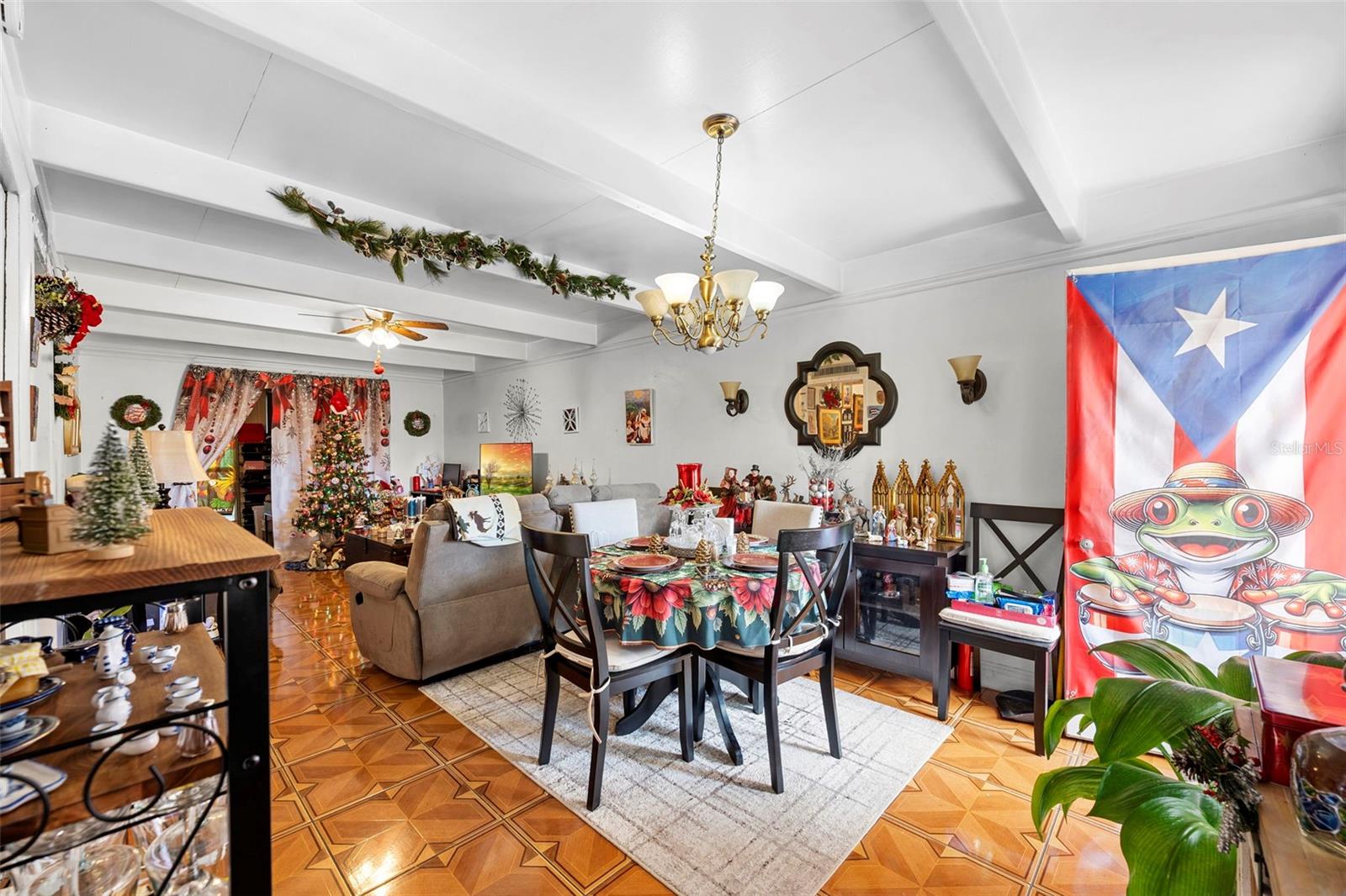 Image 25 of 48 For 601 Club Circle