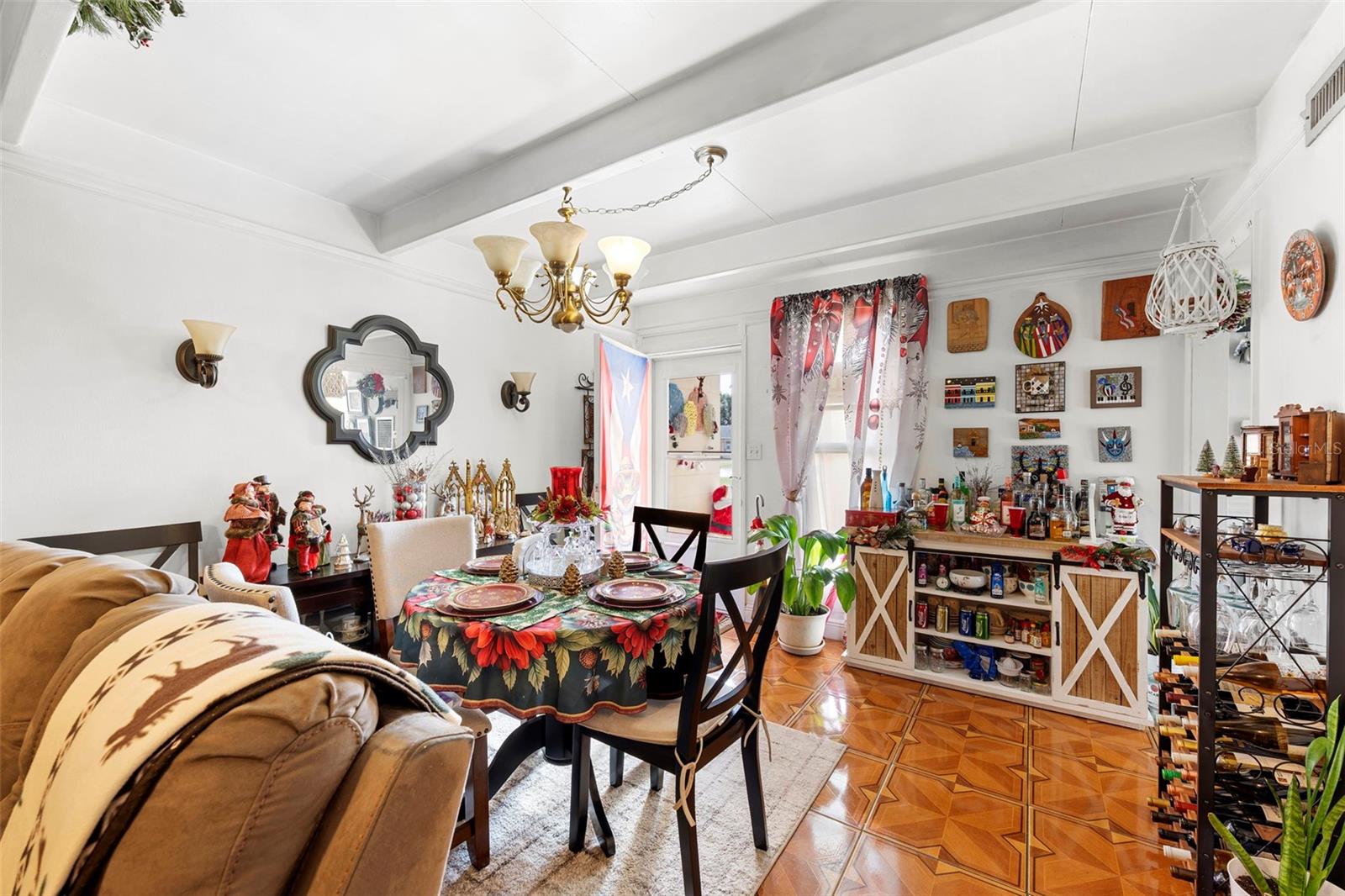 Image 26 of 48 For 601 Club Circle