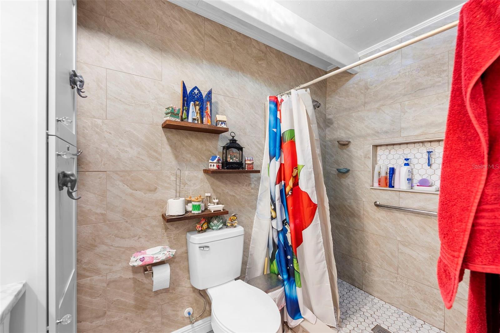 Image 30 of 48 For 601 Club Circle