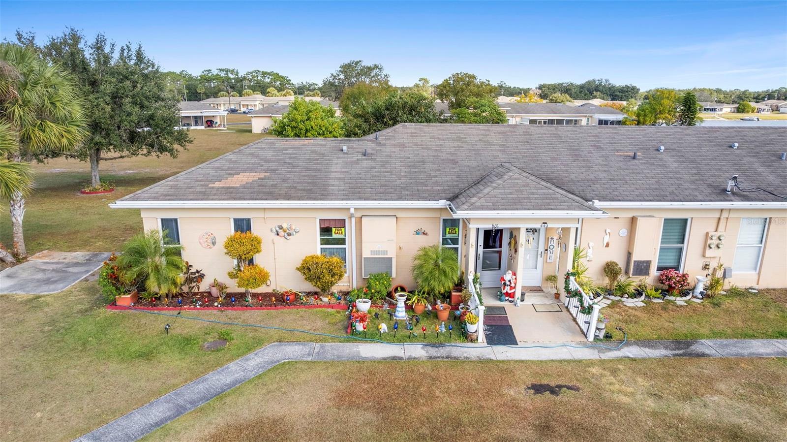 Image 7 of 48 For 601 Club Circle