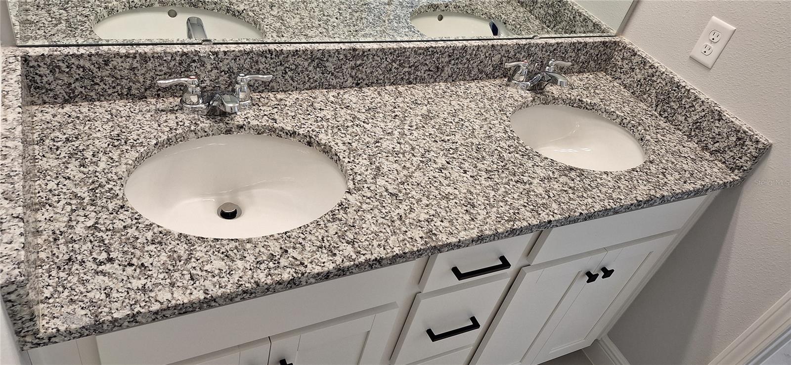 Image 25 of 40 For 13304 Leggett Alley