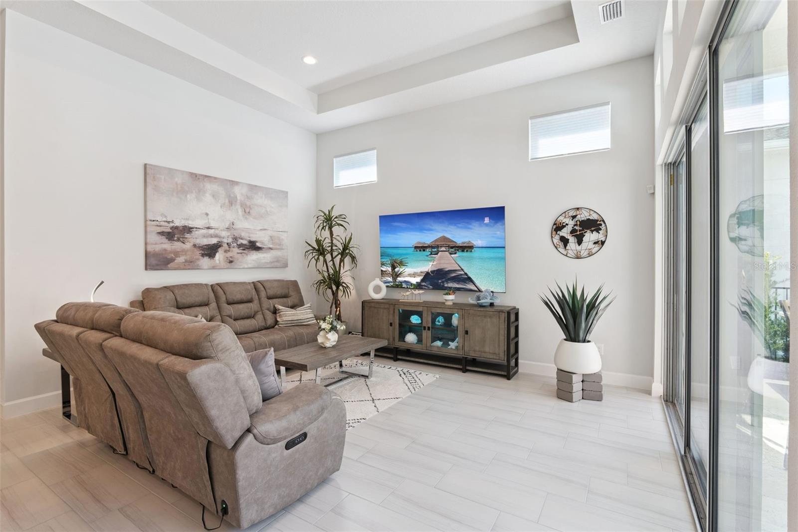 Image 12 of 65 For 6422 Saguaro Court