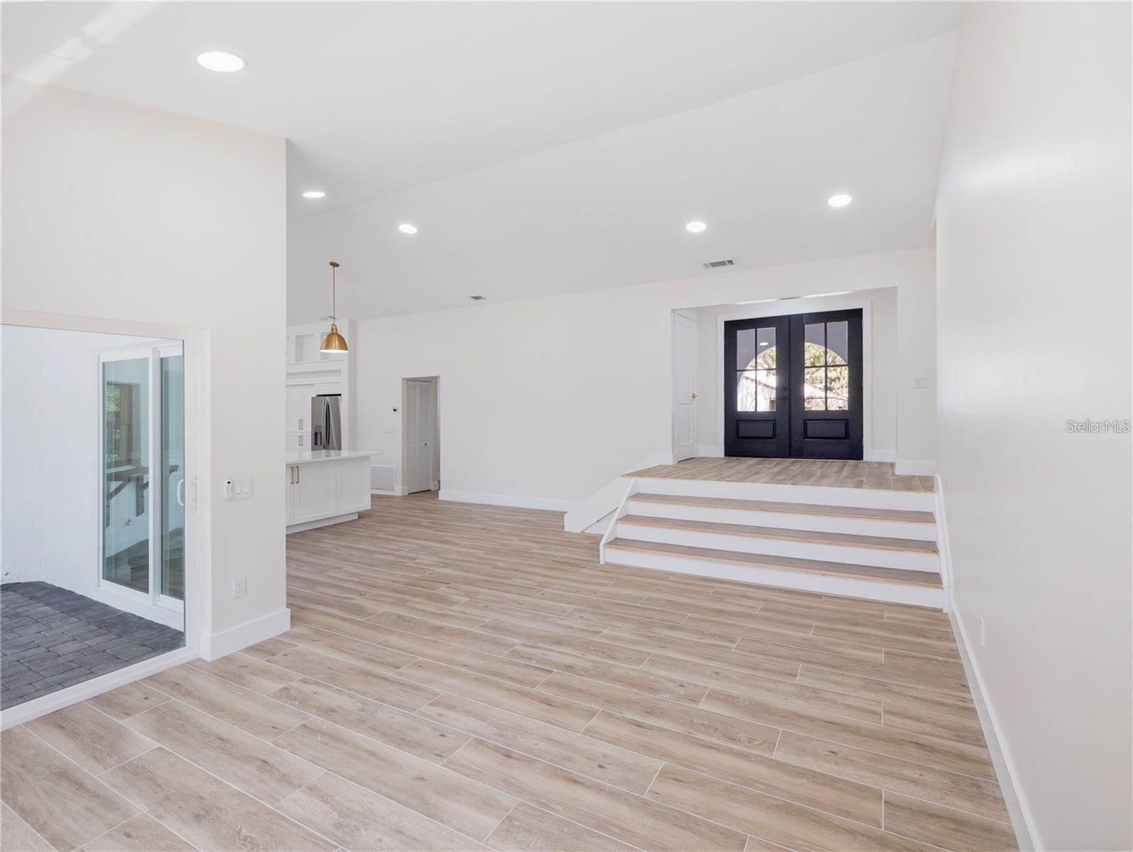 Image 18 of 57 For 6790 Edgeworth Drive