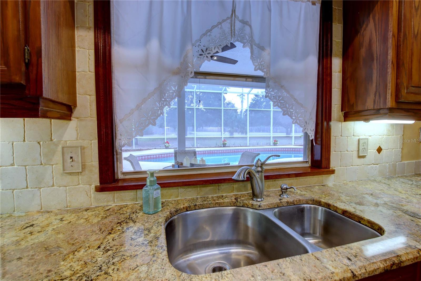 Image 18 of 59 For 5329 Foxshire Court