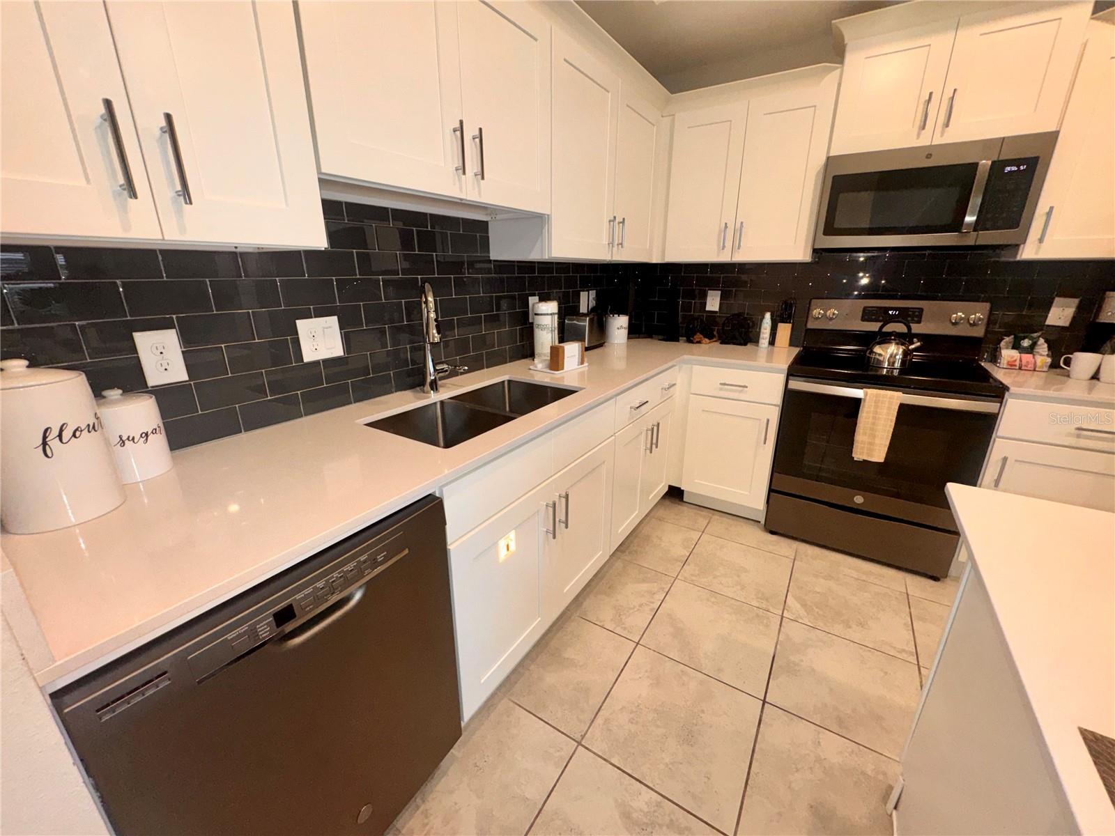 Image 13 of 26 For 3150 Paradox Circle 406