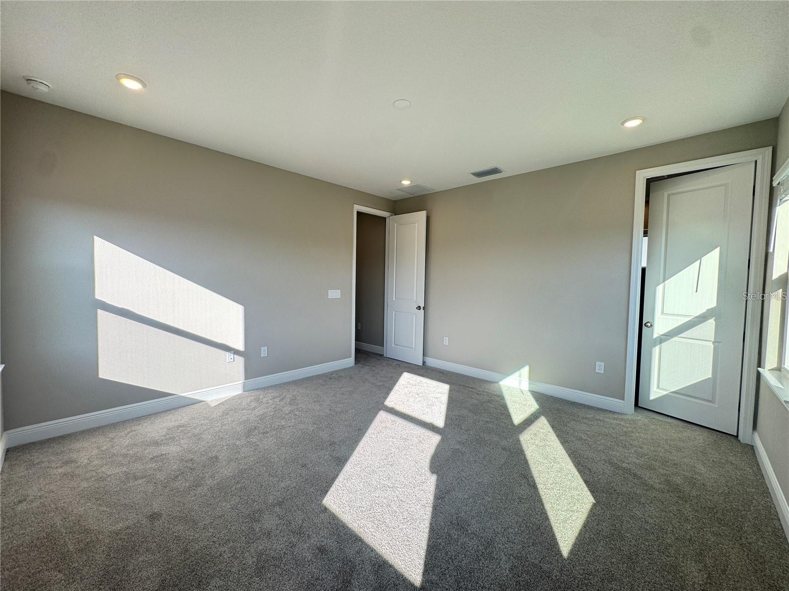 Image 17 of 37 For 16848 Hamlin Vista Alley