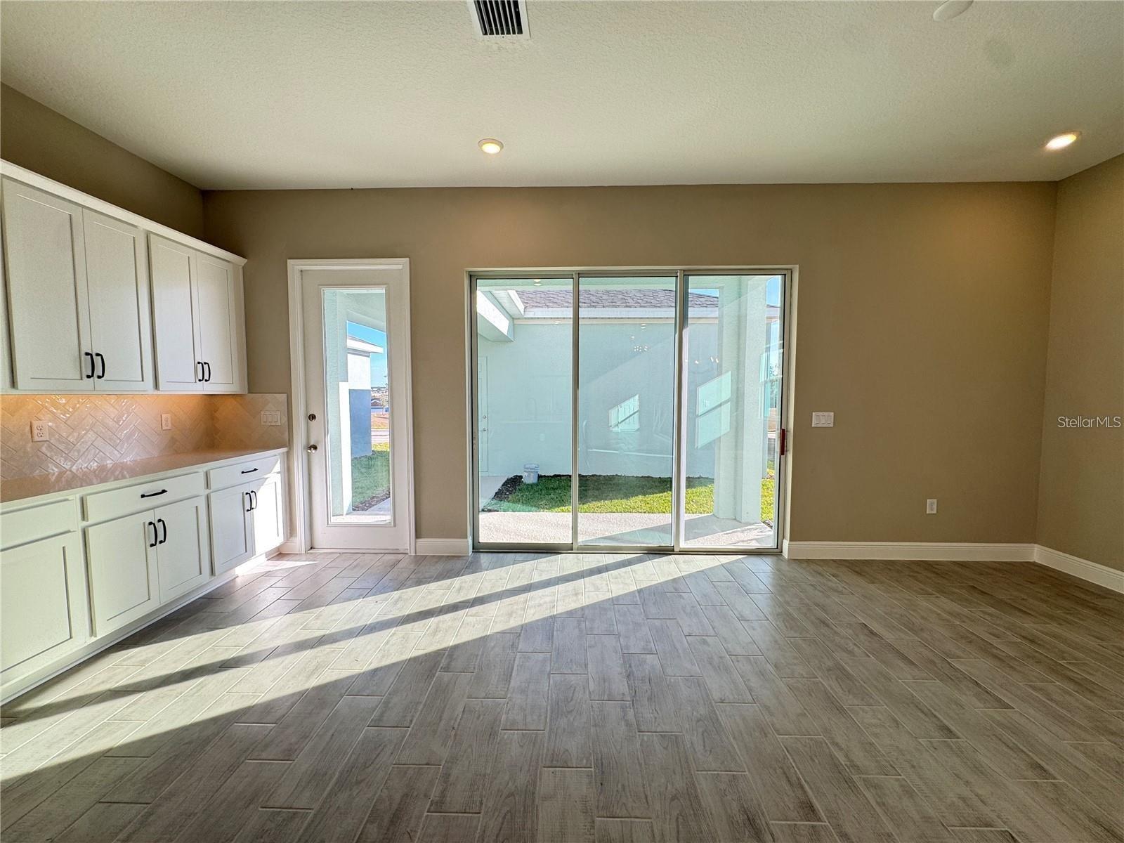 Image 9 of 37 For 16848 Hamlin Vista Alley