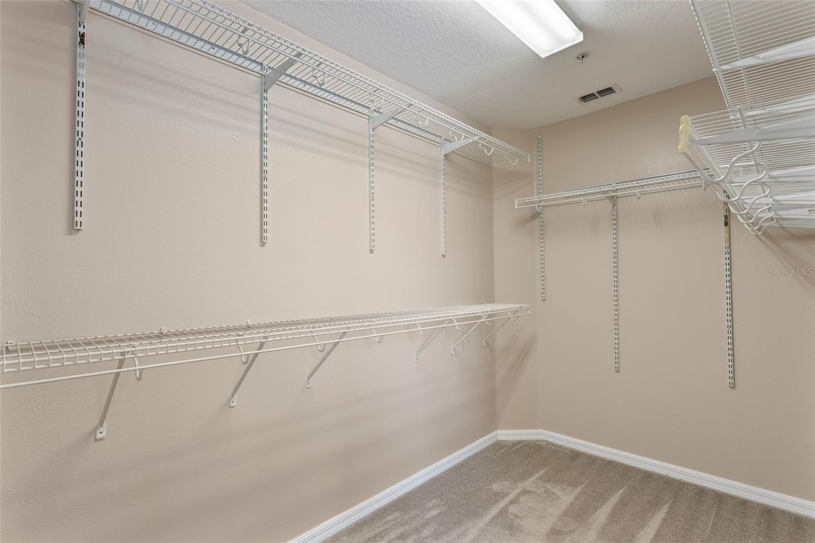 Image 22 of 30 For 946 Davenwood Court