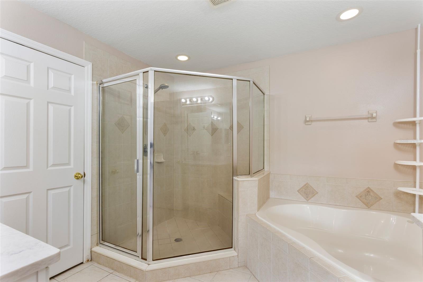 Image 23 of 30 For 946 Davenwood Court