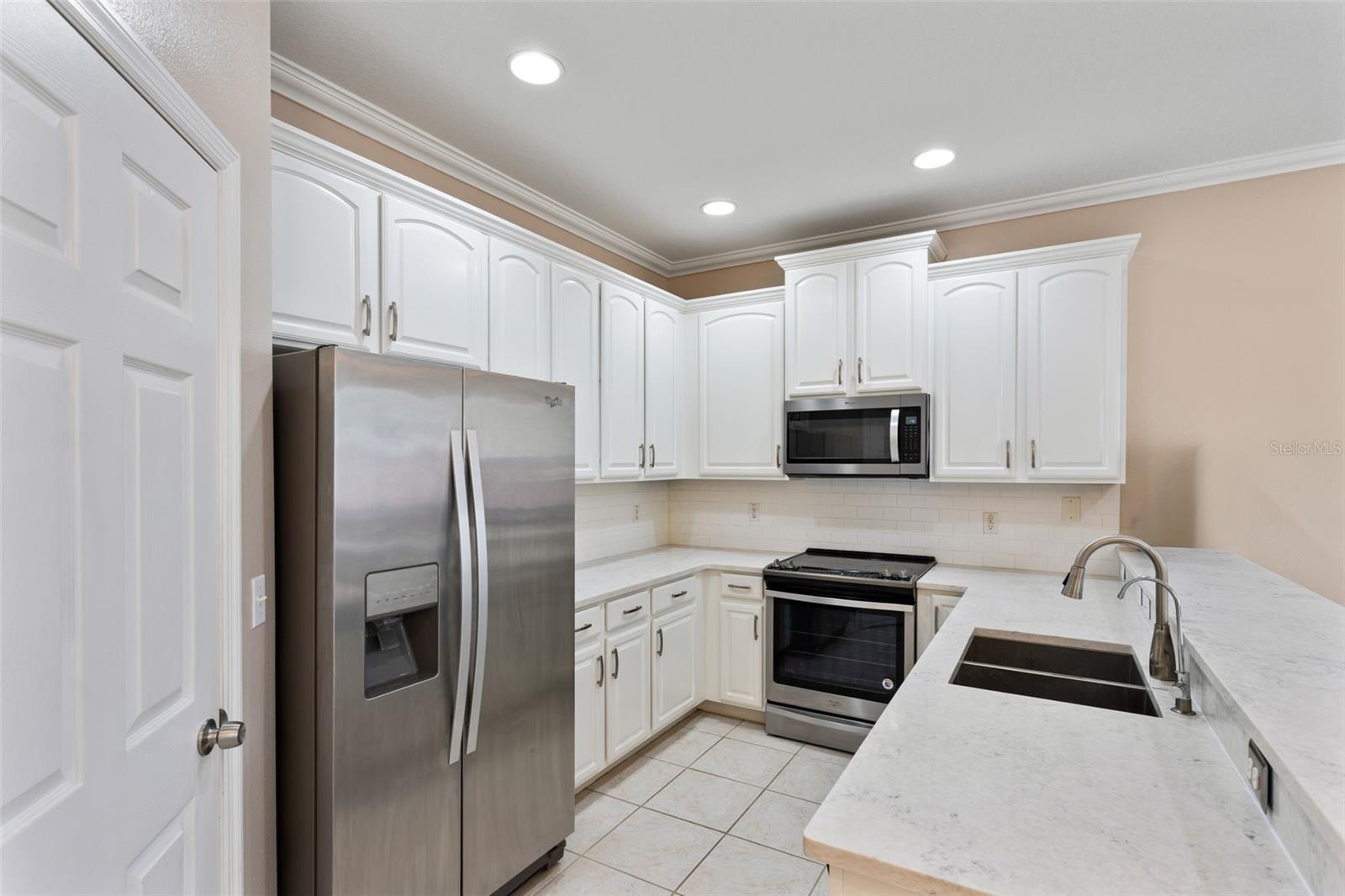 Image 9 of 30 For 946 Davenwood Court