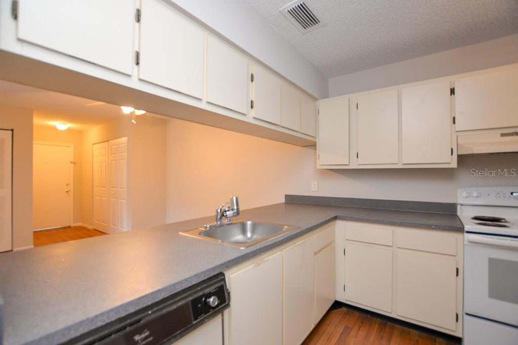 Image 9 of 23 For 648 Kenwick Circle 205