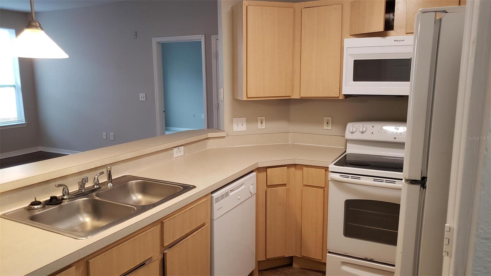 Image 10 of 16 For 2000 Erving Circle 206