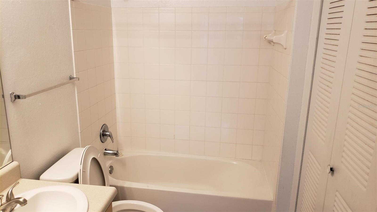 Image 15 of 16 For 2000 Erving Circle 206