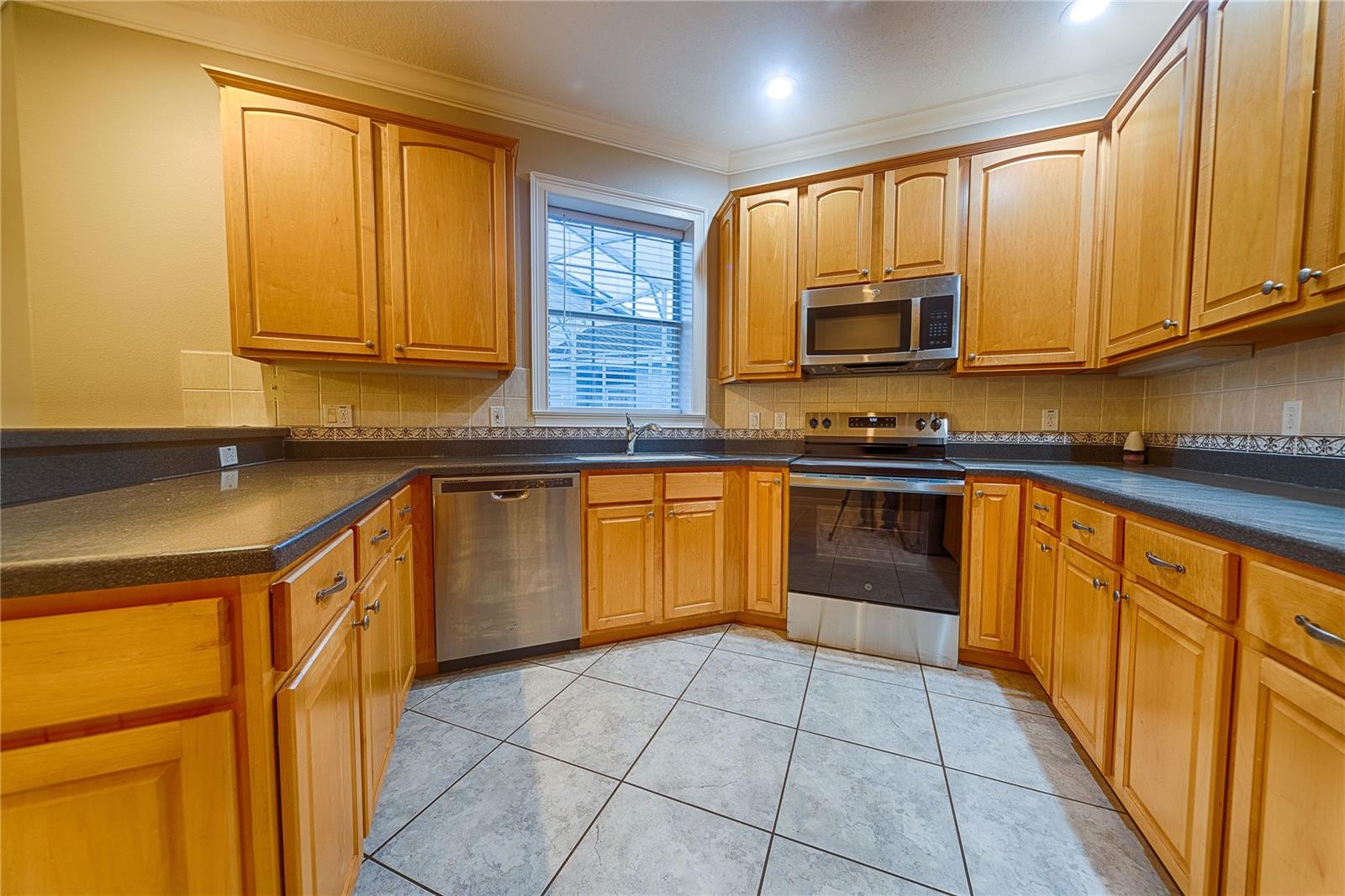 Image 5 of 27 For 7019 Five Oaks Drive